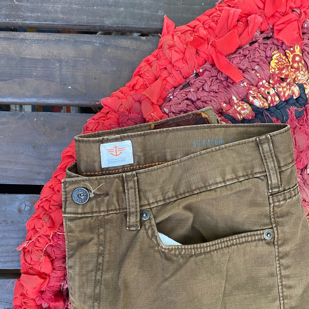 Dockers - Picture 2 of 4